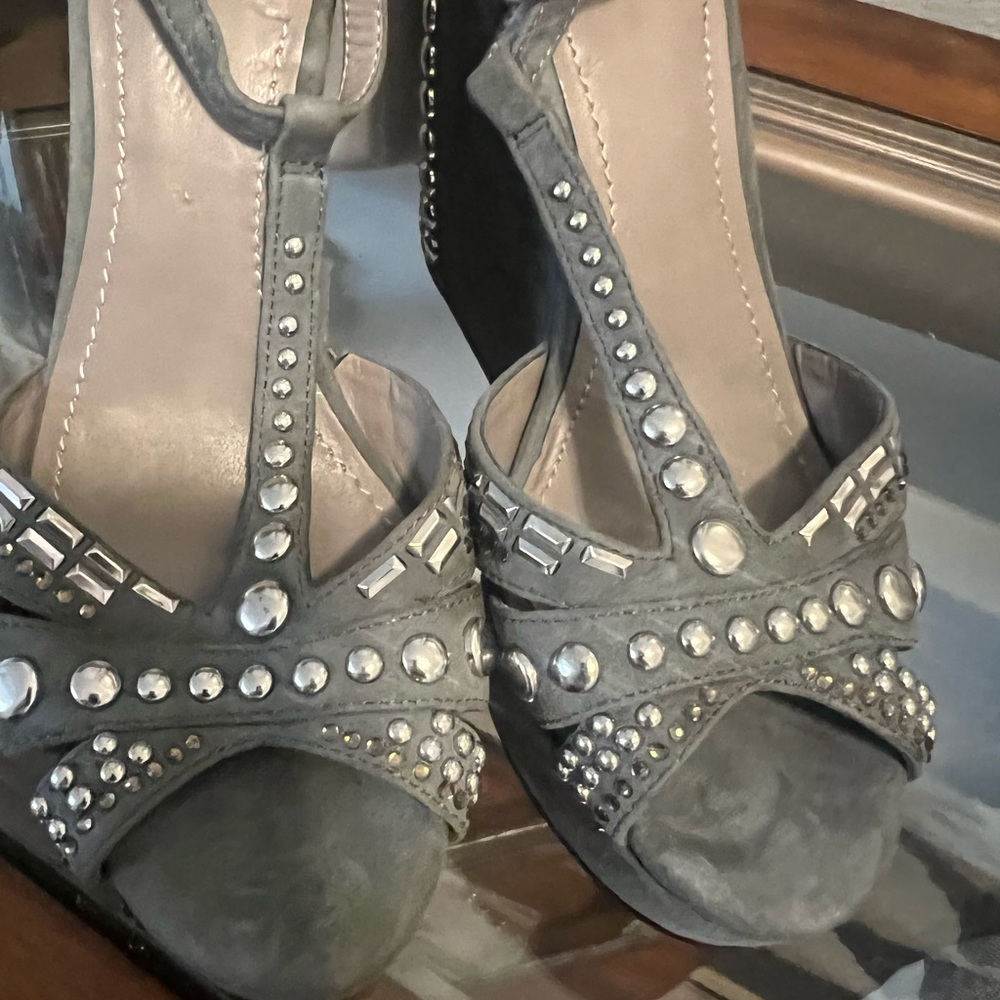 BRAND NEW SUEDE WEDGES WITH SILVER STUDS - Picture 4 of 9